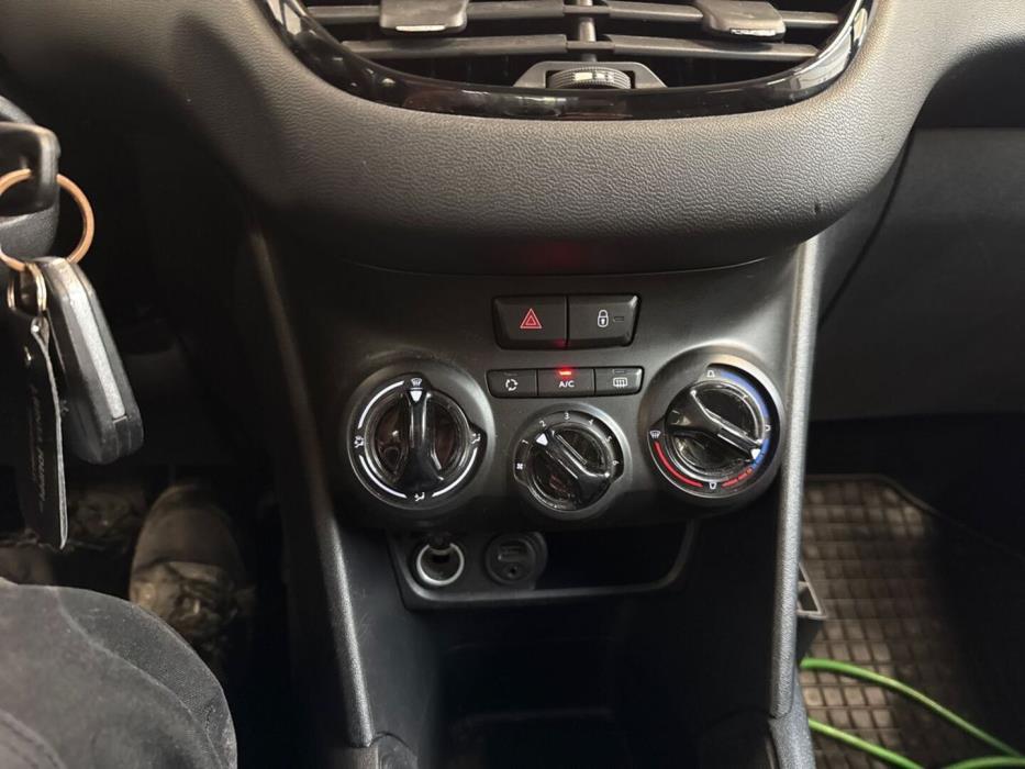 PEUGEOT 208 2013