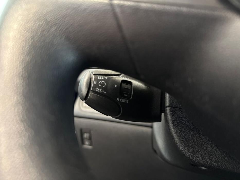 PEUGEOT 208 2013