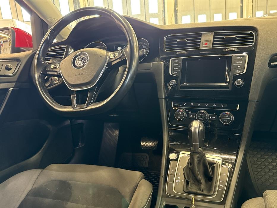 VOLKSWAGEN Golf 2015