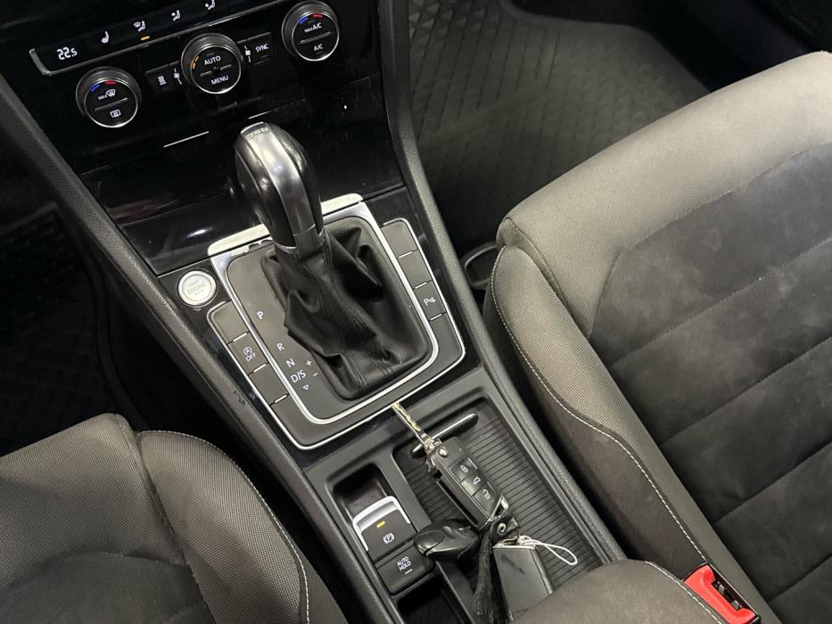 VOLKSWAGEN Golf 2015