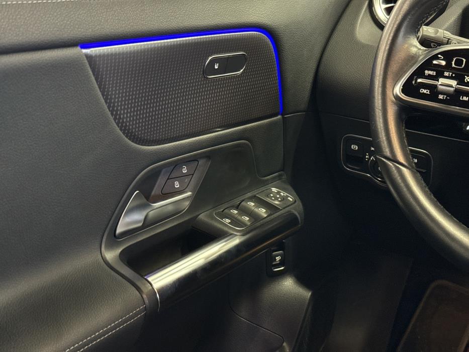 MERCEDES-BENZ EQA 2022