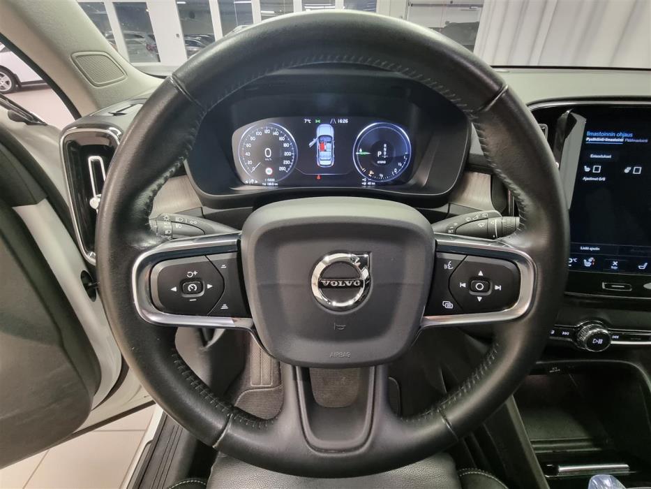 VOLVO XC40 2020