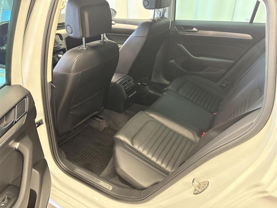 VOLKSWAGEN Passat 2017
