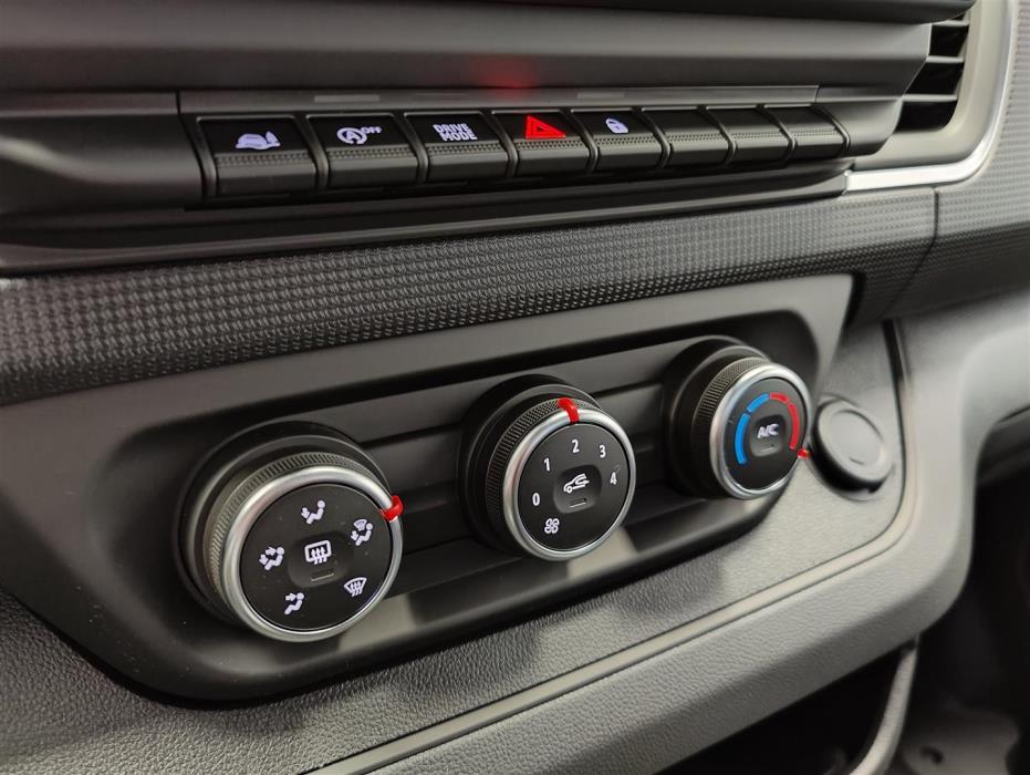 Nissan Primastar 2025