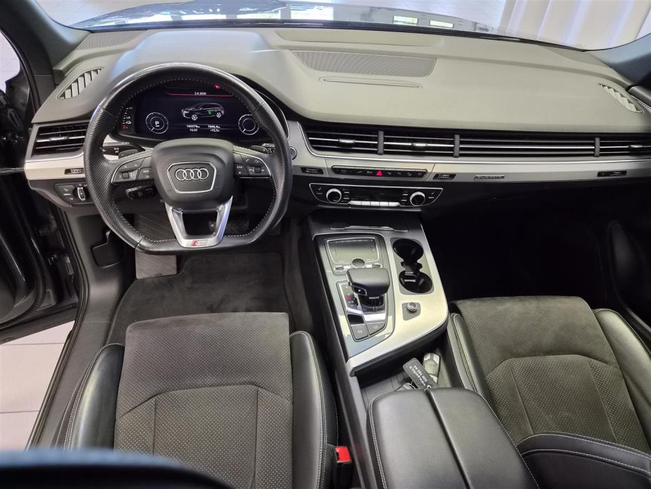 AUDI Q7 2018