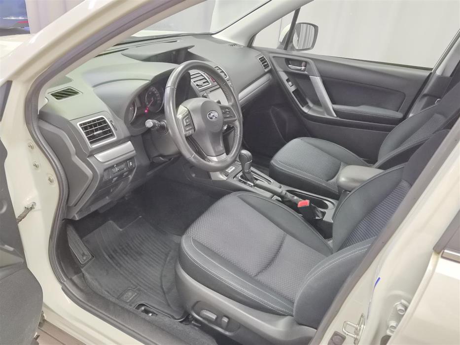 SUBARU Forester 2016