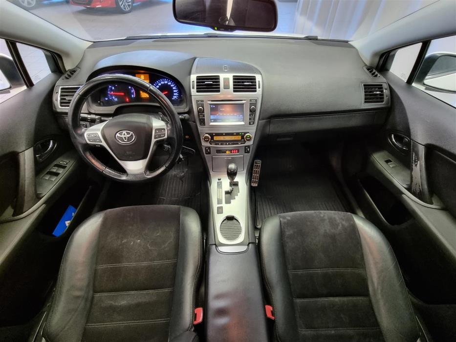 TOYOTA Avensis 2014