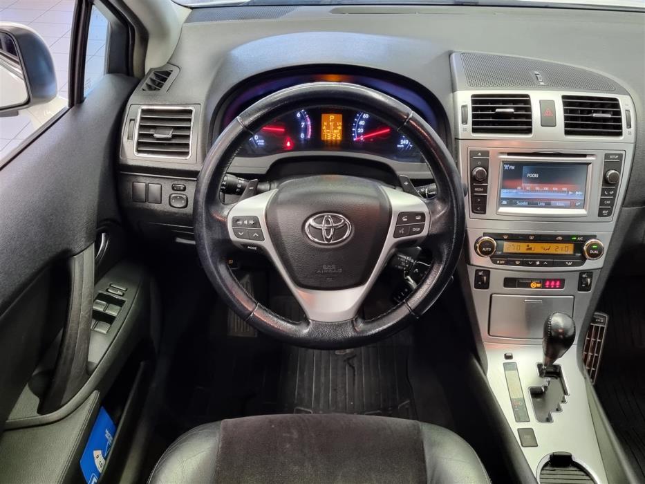 TOYOTA Avensis 2014