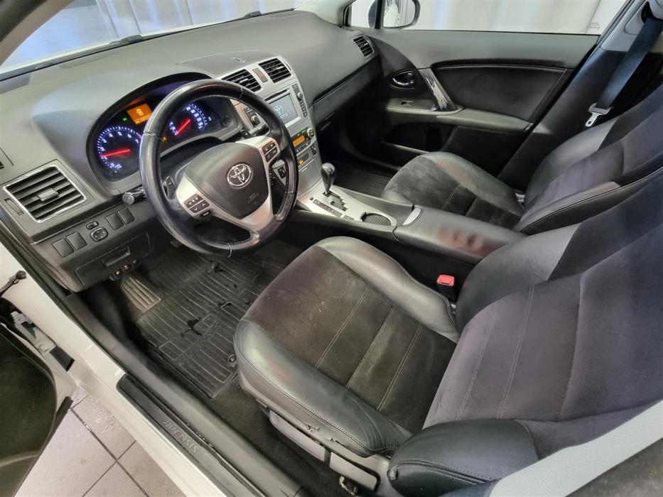 TOYOTA Avensis 2014