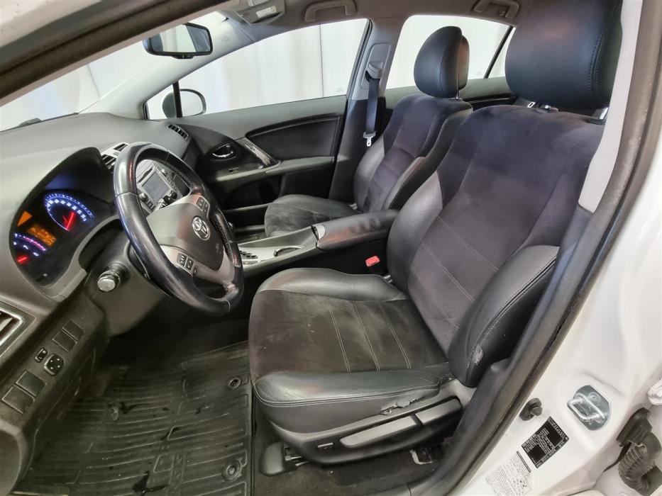 TOYOTA Avensis 2014