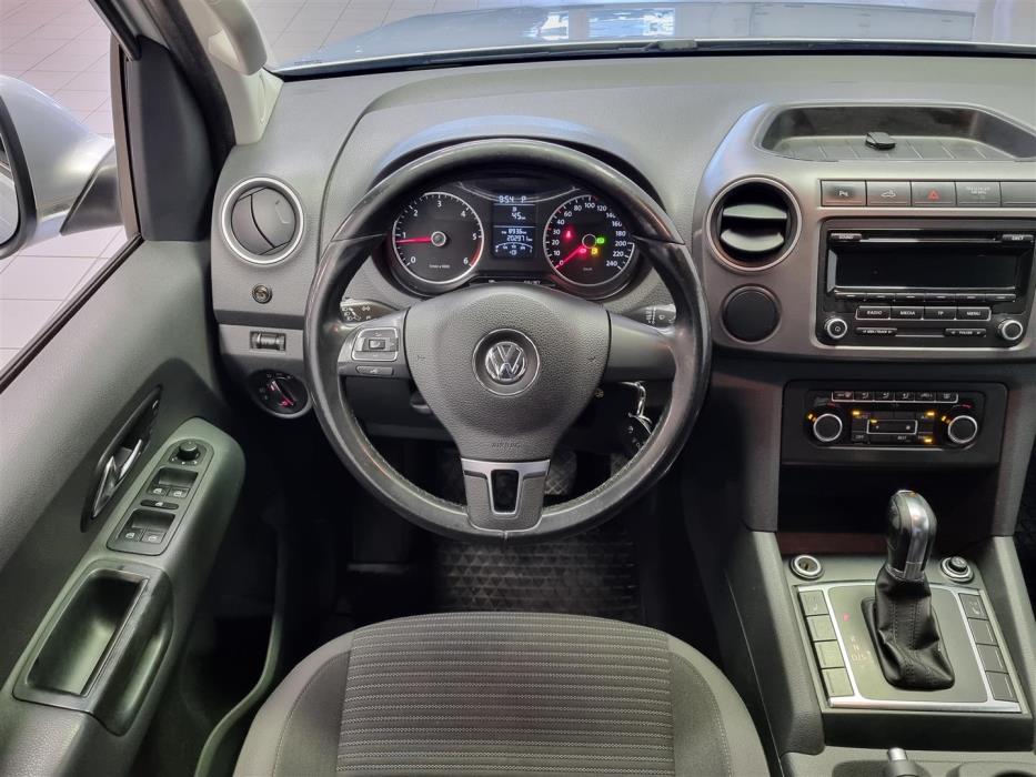 VOLKSWAGEN Amarok 2012