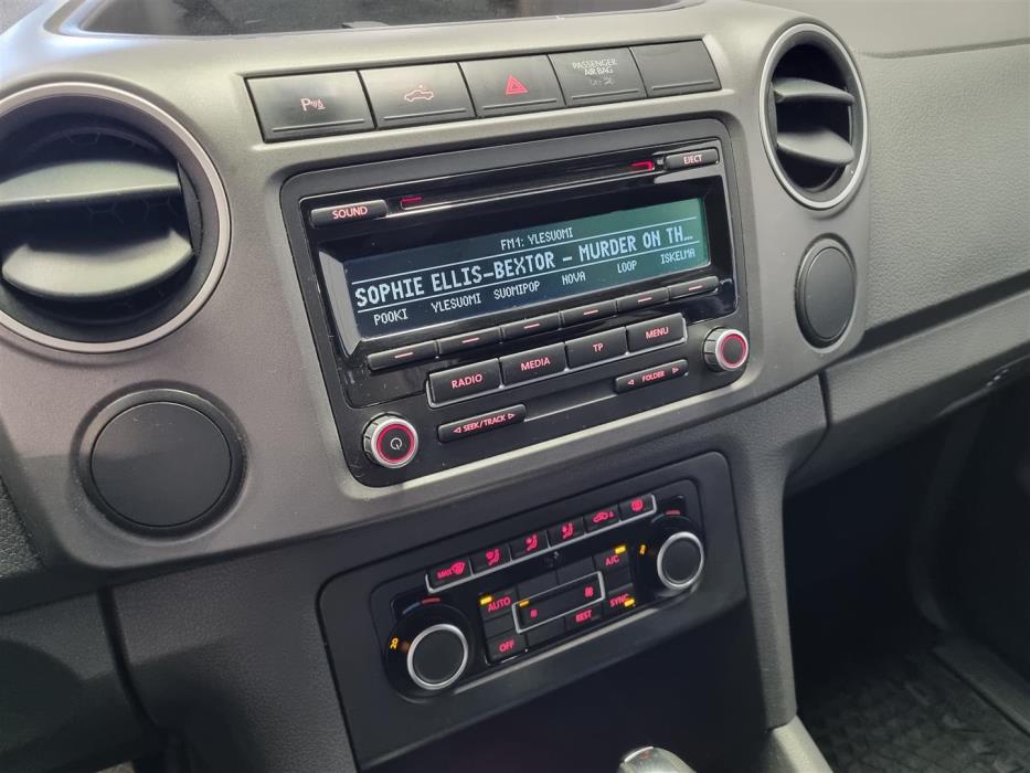 VOLKSWAGEN Amarok 2012