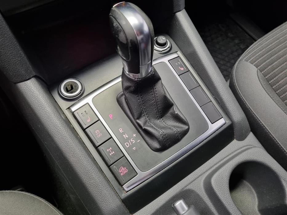 VOLKSWAGEN Amarok 2012