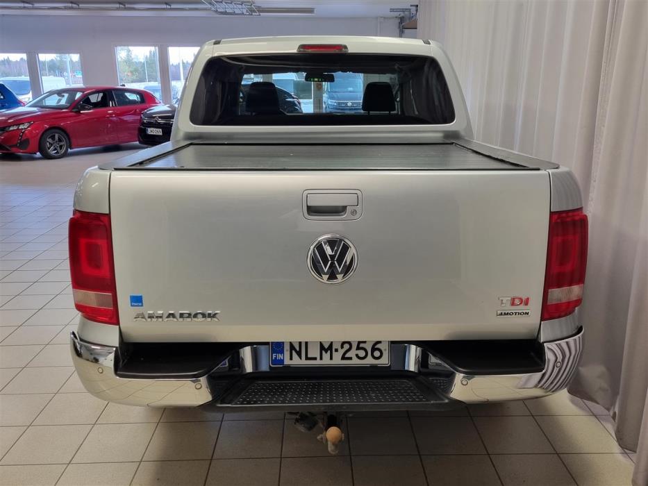 VOLKSWAGEN Amarok 2012
