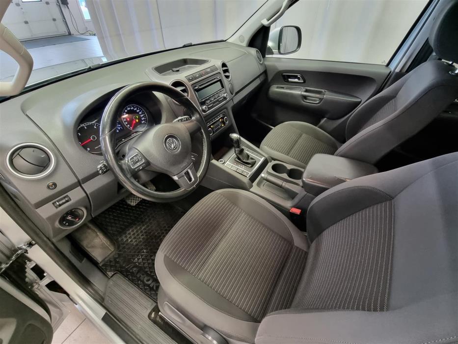 VOLKSWAGEN Amarok 2012