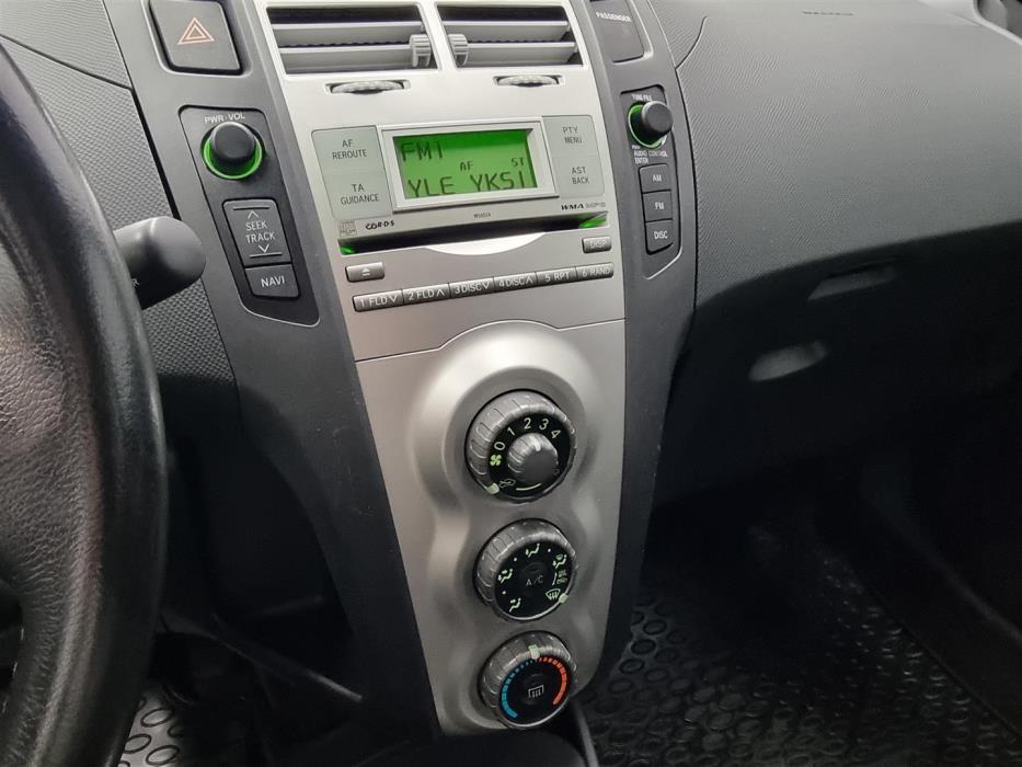 TOYOTA Yaris 2006