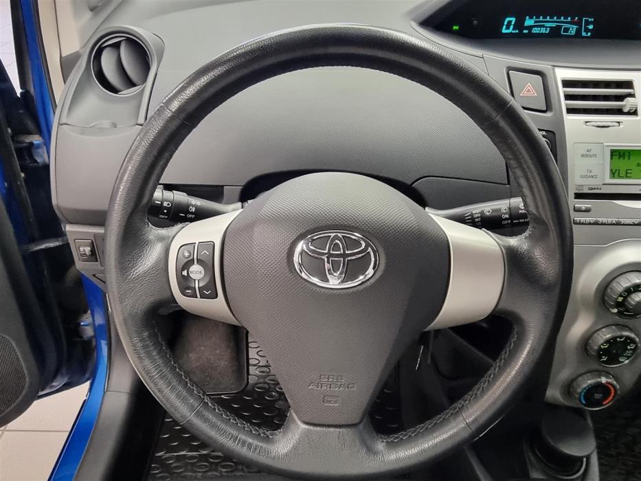 TOYOTA Yaris 2006