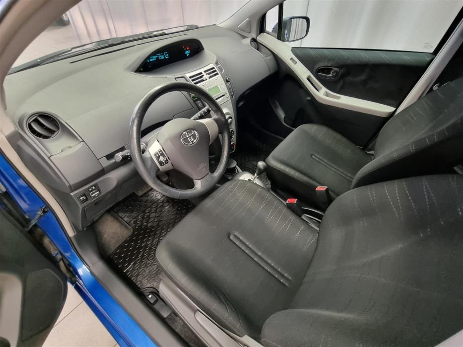 TOYOTA Yaris 2006