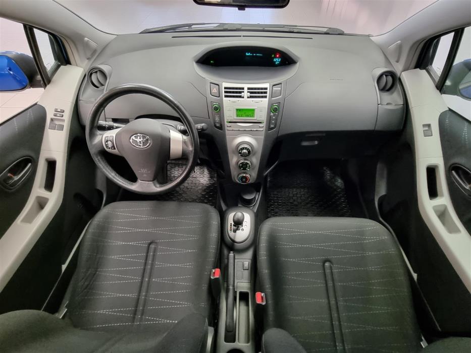 TOYOTA Yaris 2006