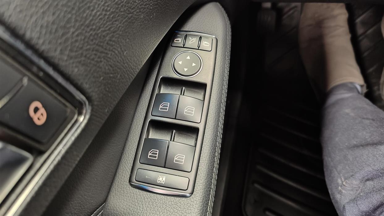 MERCEDES-BENZ E 2013