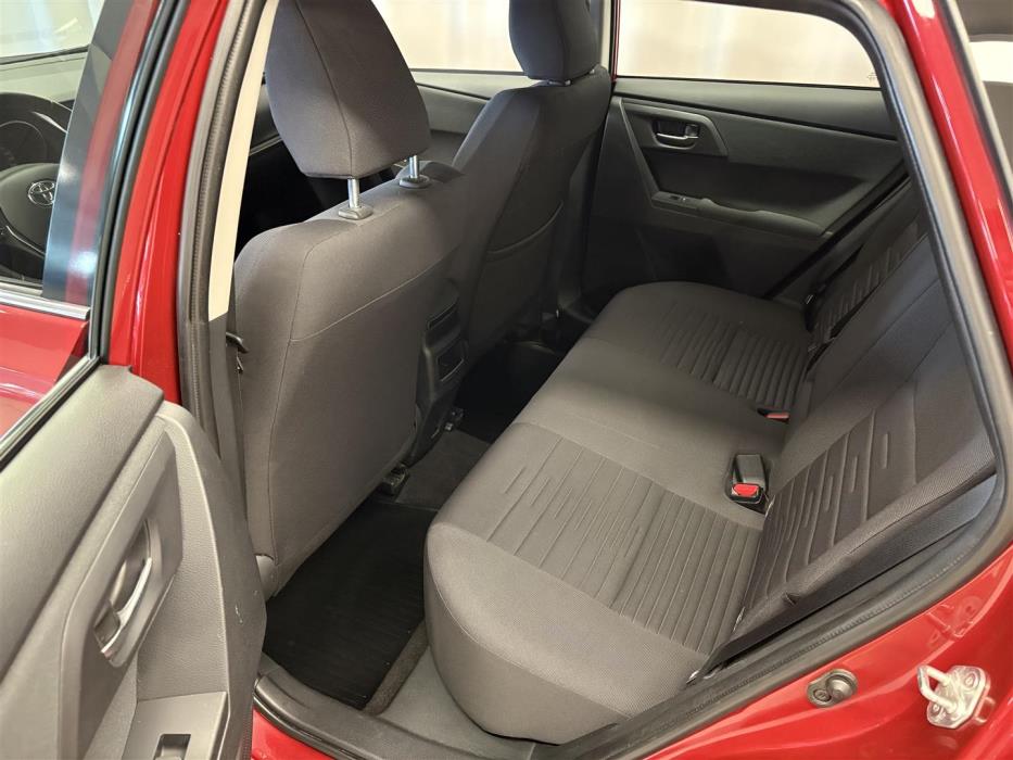 TOYOTA Auris 2016
