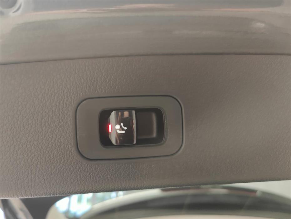 MERCEDES-BENZ GLC 2023