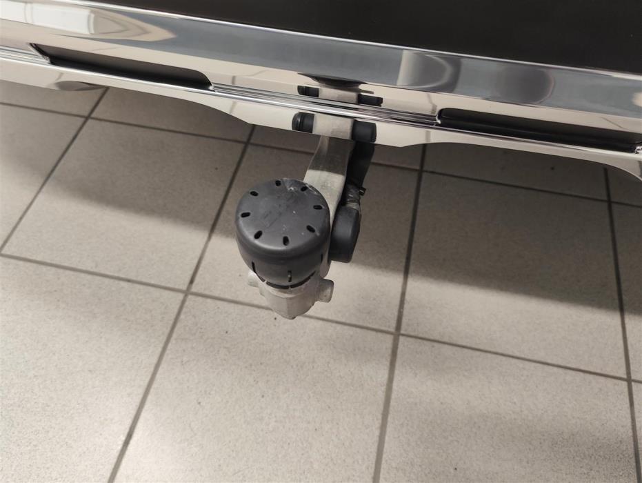 MERCEDES-BENZ GLC 2023