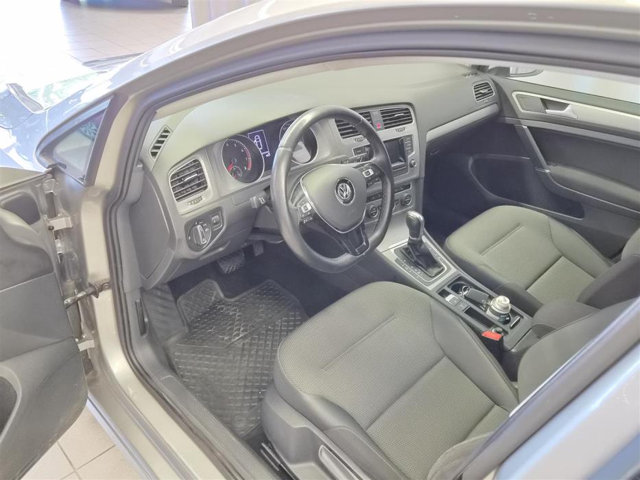 VOLKSWAGEN Golf 2014