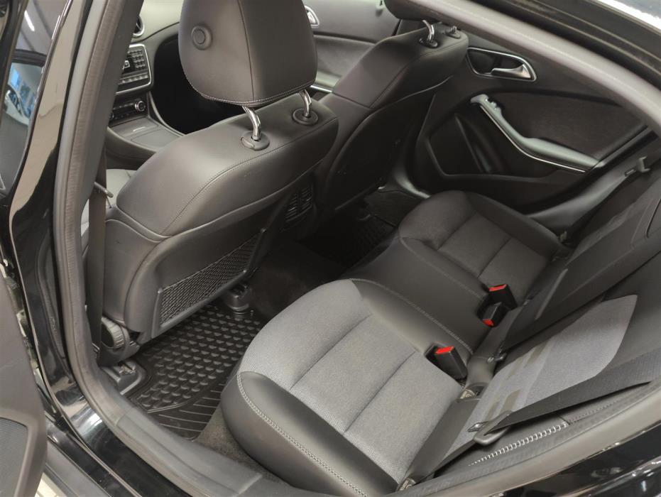 MERCEDES-BENZ GLA 2015