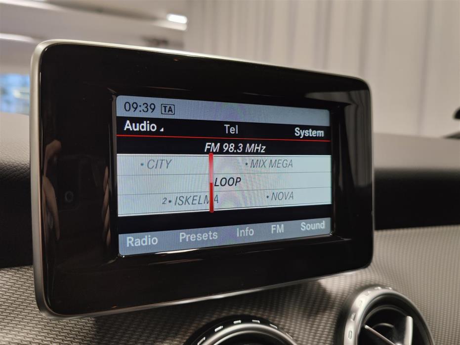 MERCEDES-BENZ GLA 2015