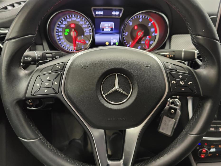 MERCEDES-BENZ GLA 2015