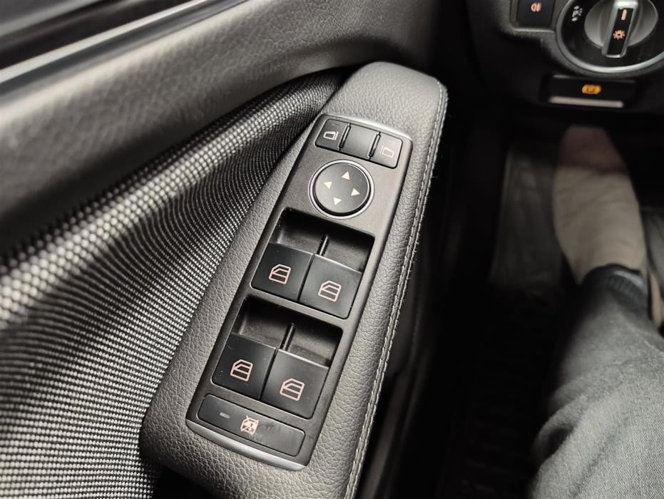 MERCEDES-BENZ GLA 2015