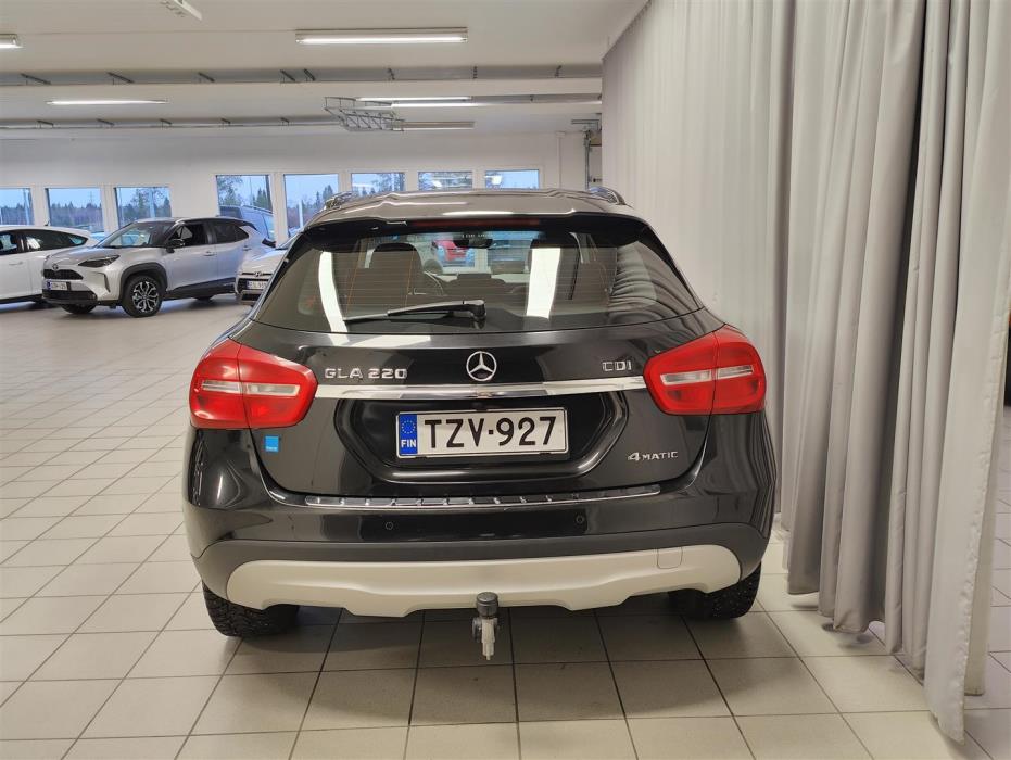 MERCEDES-BENZ GLA 2015
