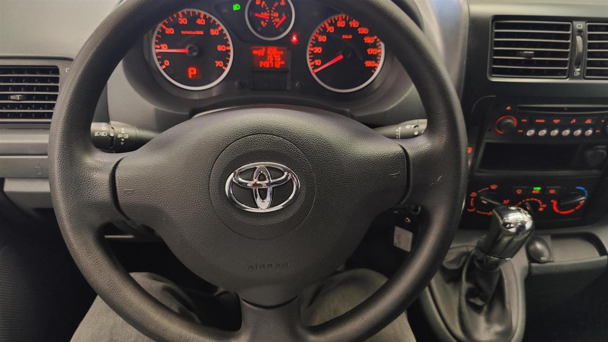 TOYOTA Proace 2016