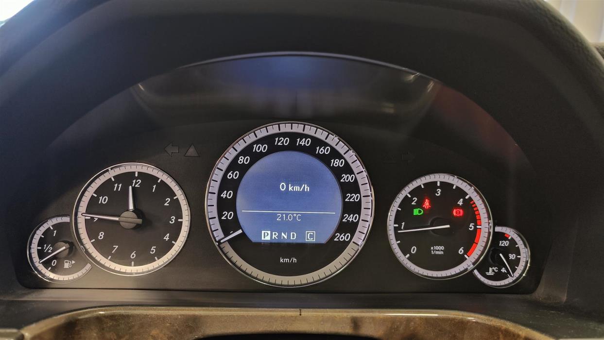 MERCEDES-BENZ E 2009