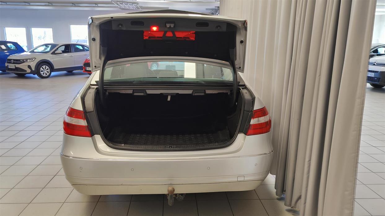 MERCEDES-BENZ E 2009