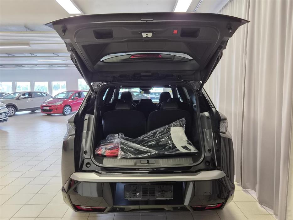 Peugeot E-5008 2026