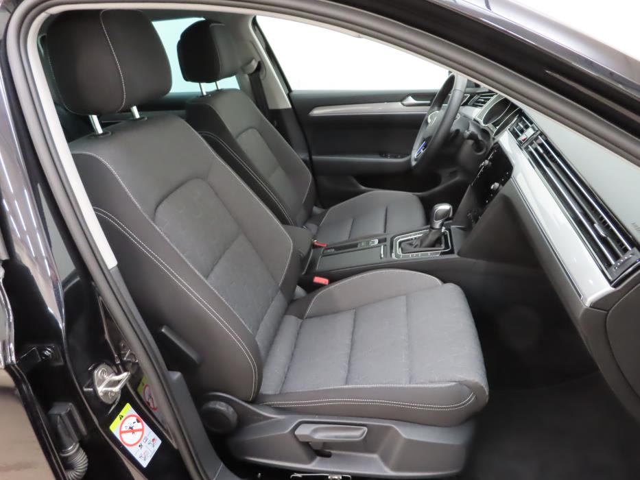 Volkswagen Passat 2023