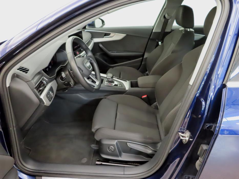 AUDI A4 2024