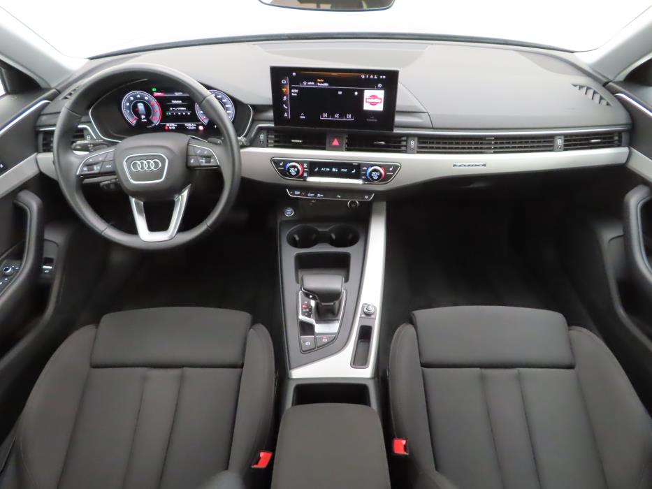 AUDI A4 2024