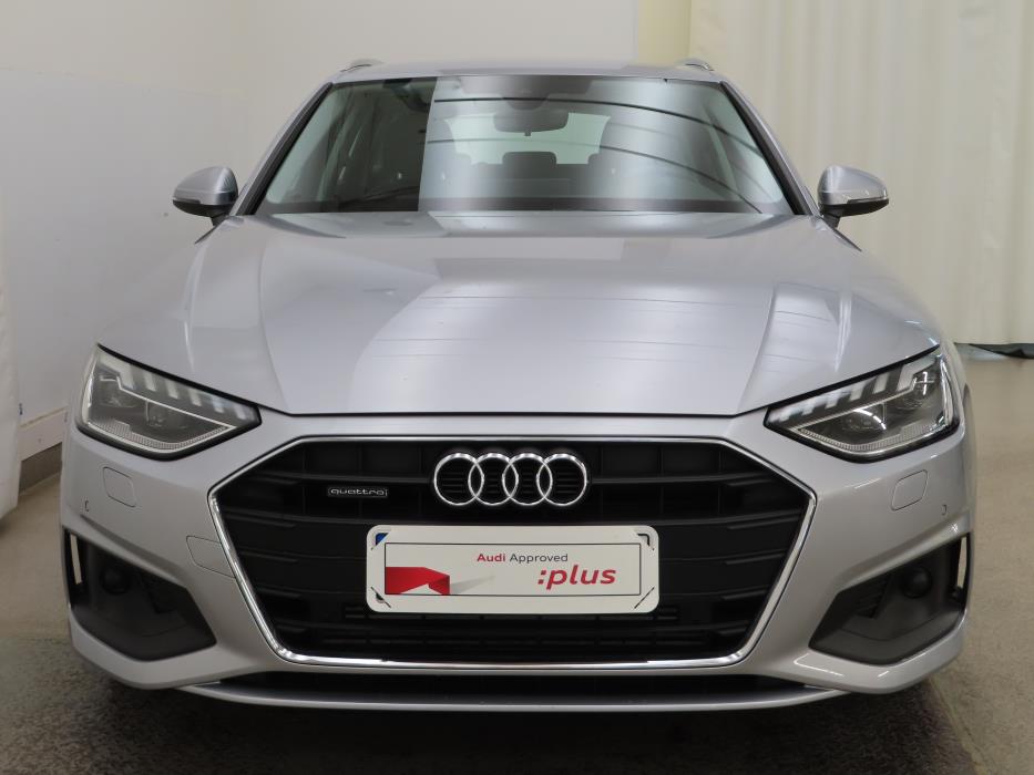 AUDI A4 2024