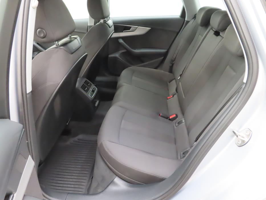 AUDI A4 2024