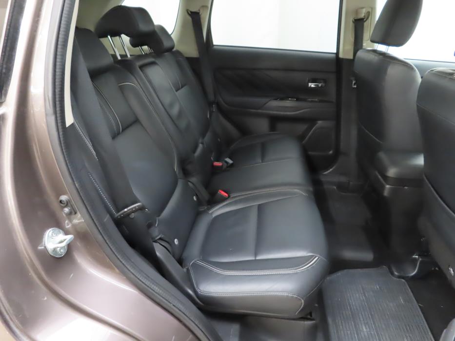 Mitsubishi Outlander PHEV 2015