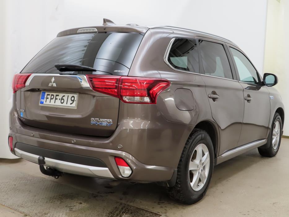 Mitsubishi Outlander PHEV 2015