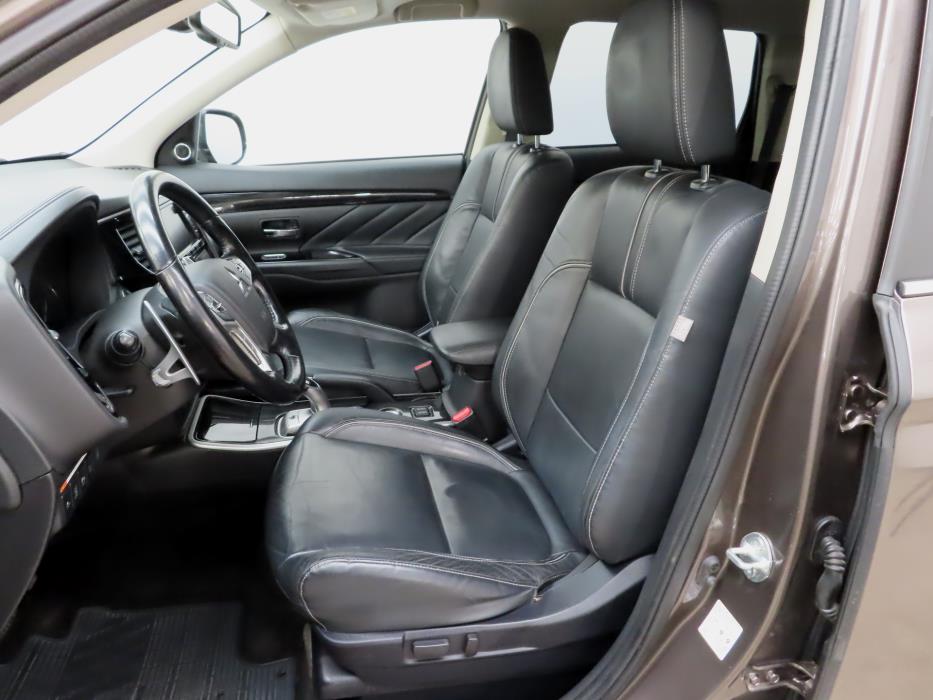 Mitsubishi Outlander PHEV 2015