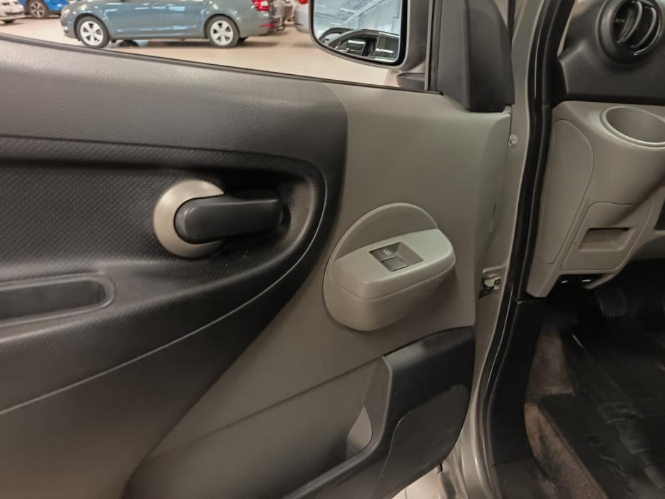 NISSAN NV200 2015