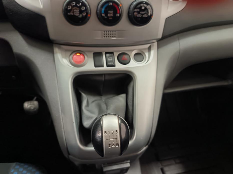 NISSAN NV200 2015