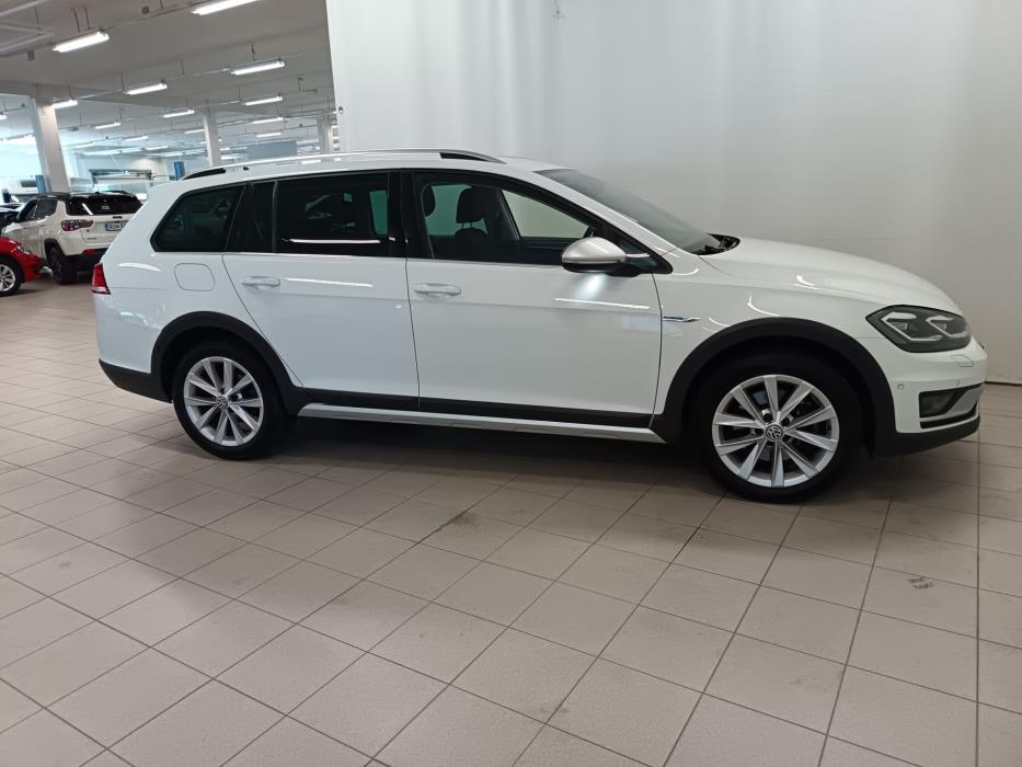 VOLKSWAGEN Golf 2017