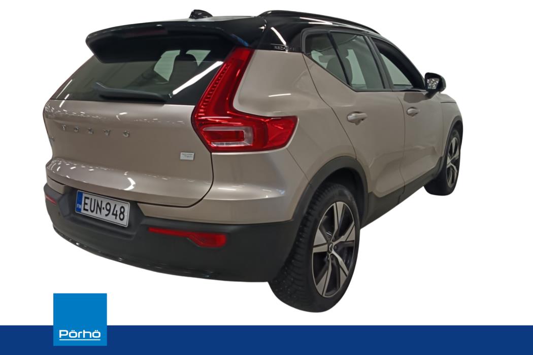 VOLVO XC40 2023