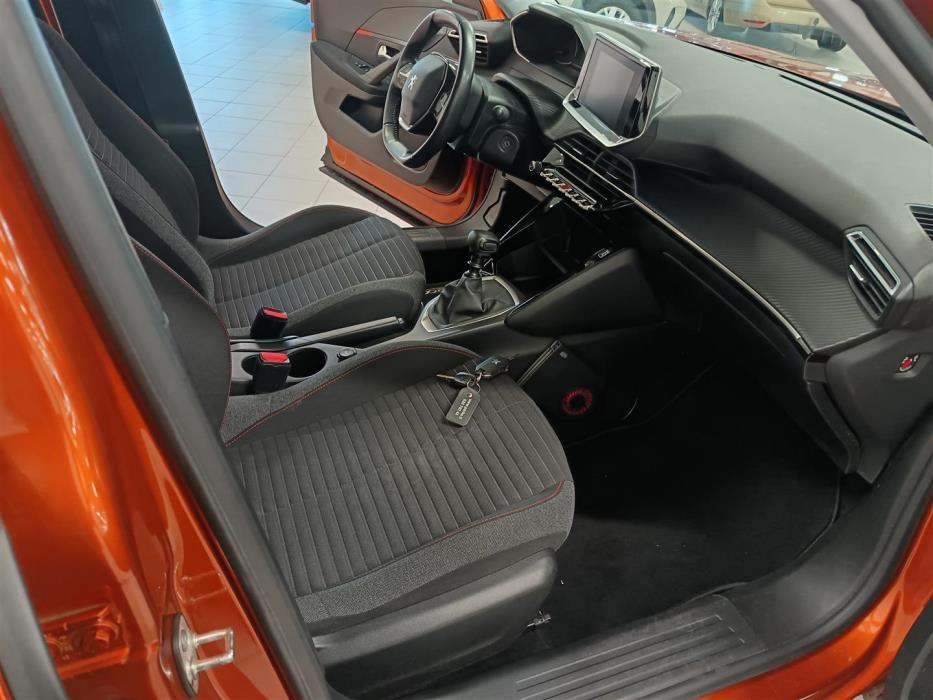 PEUGEOT 2008 2021